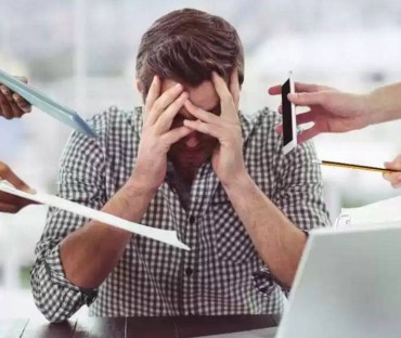 A invisibilidade estrutural do sofrimento psíquico na sociedade produtivista brasileira e seus impactos na dignidade humana